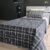 Parure de Lit Épure Nocturne – Carreaux Graphite Élégants