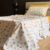 Parure de Lit Papillons d’Or – Élégance Naturelle
