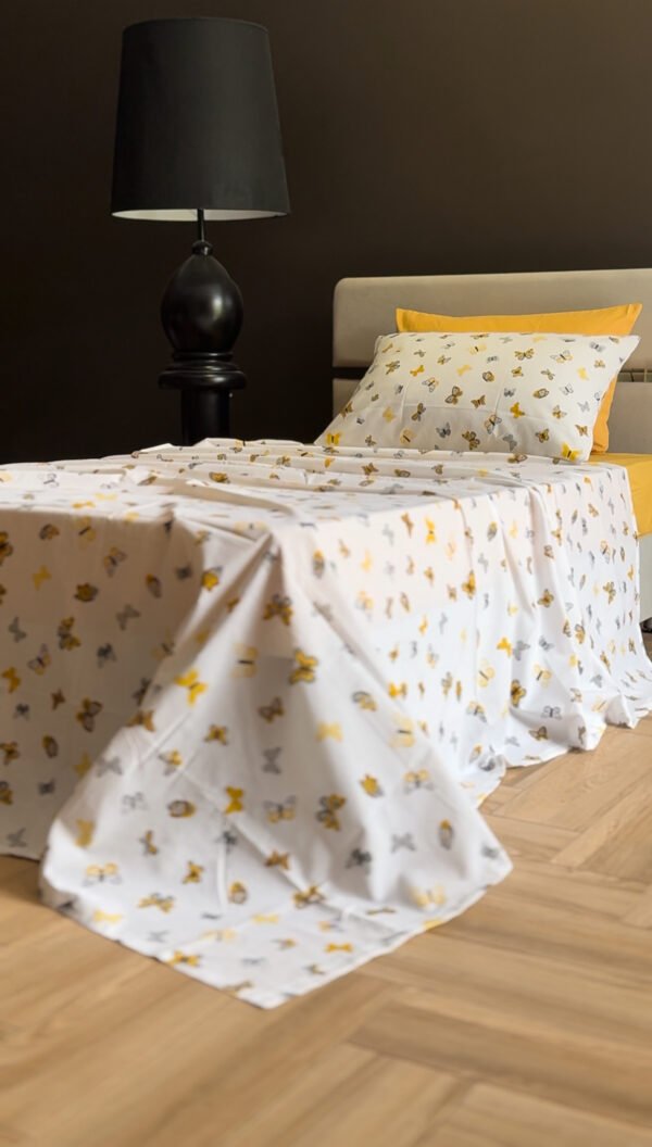 Parure de Lit Papillons d’Or – Élégance Naturelle