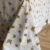 Parure de Lit Papillons d’Or – Élégance Naturelle