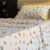 Parure de Lit Papillons d’Or – Élégance Naturelle
