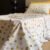 Parure de Lit Papillons d’Or – Élégance Naturelle