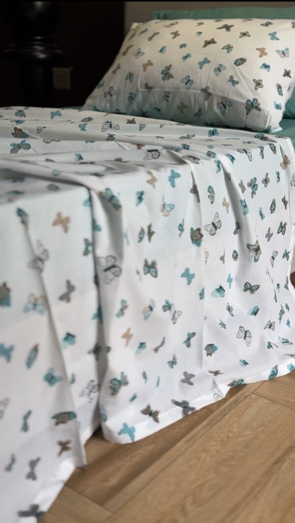 Parure de Lit Papillons – Élégance Aérienne Gris & Bleu