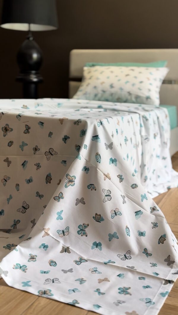 Parure de Lit Papillons – Élégance Aérienne Gris & Bleu