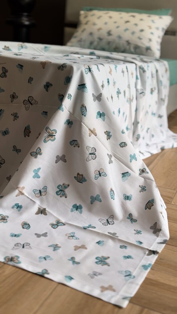 Parure de Lit Papillons – Élégance Aérienne Gris & Bleu