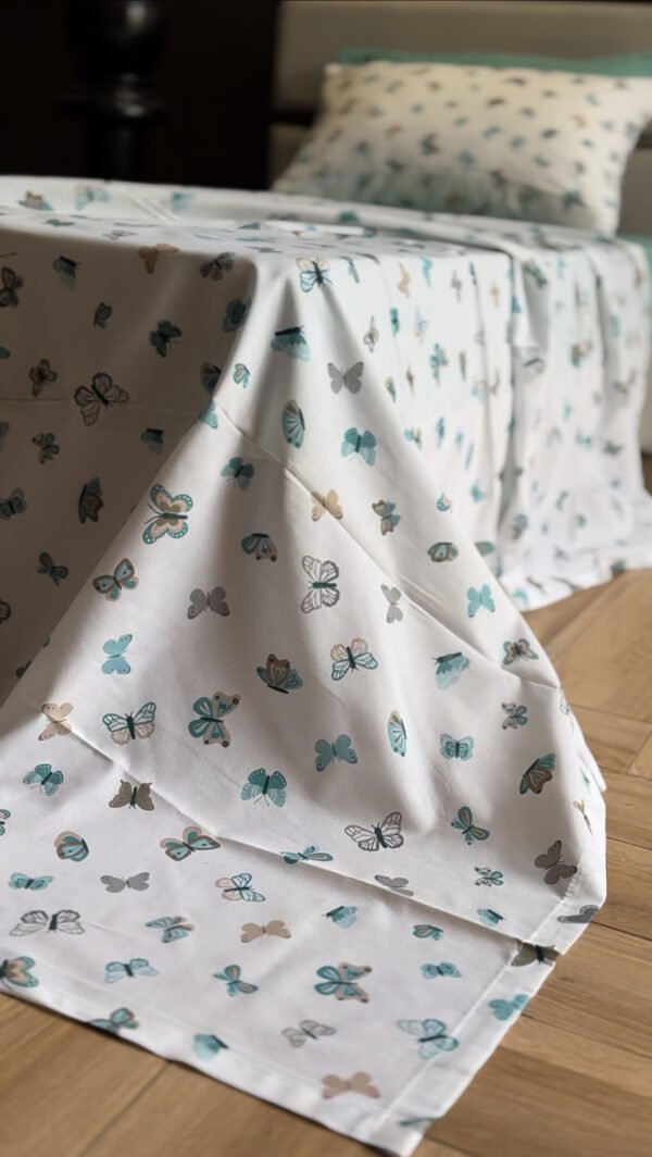 Parure de Lit Papillons – Élégance Aérienne Gris & Bleu