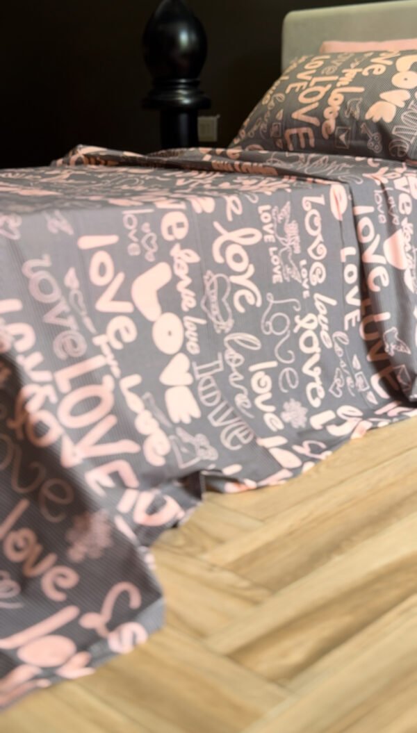 Parure de Lit Love Story – Gris Rosé Romantique