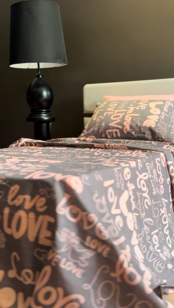 Parure de Lit Love Story – Gris Rosé Romantique