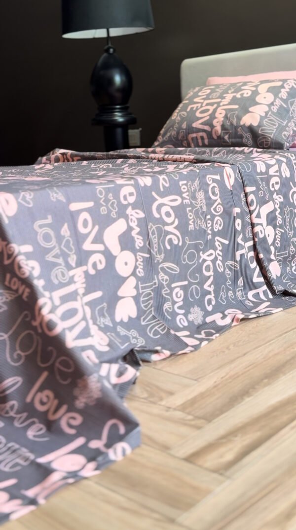 Parure de Lit Love Story – Gris Rosé Romantique