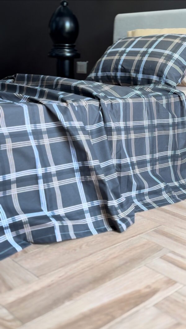 Parure de Lit Épure Nocturne – Carreaux Graphite Élégants