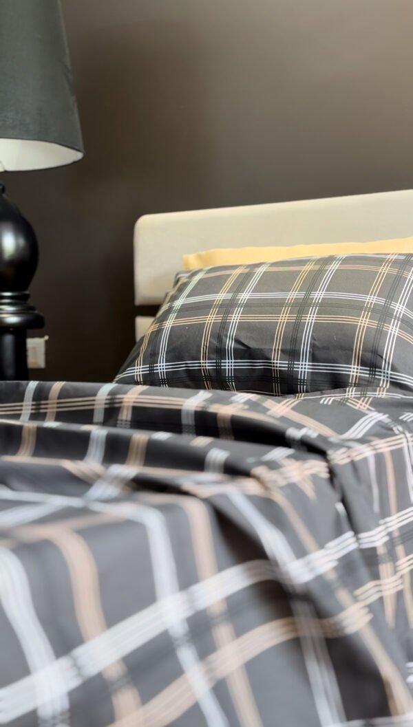 Parure de Lit Épure Nocturne – Carreaux Graphite Élégants