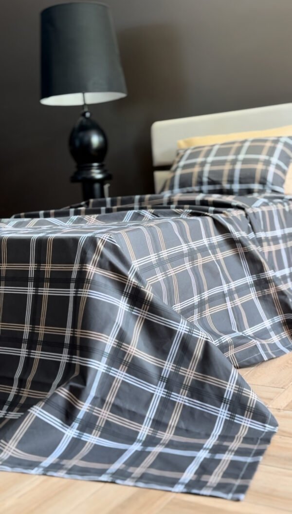 Parure de Lit Épure Nocturne – Carreaux Graphite Élégants