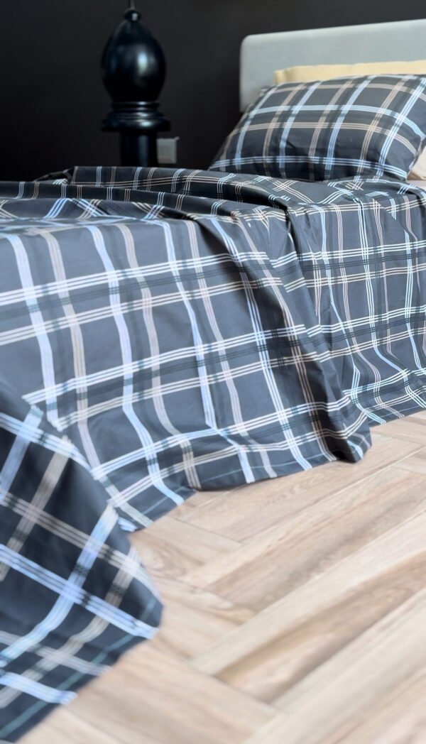 Parure de Lit Épure Nocturne – Carreaux Graphite Élégants