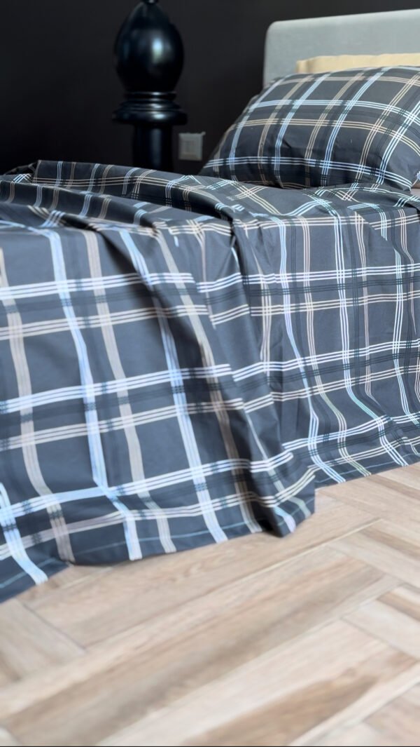 Parure de Lit Épure Nocturne – Carreaux Graphite Élégants