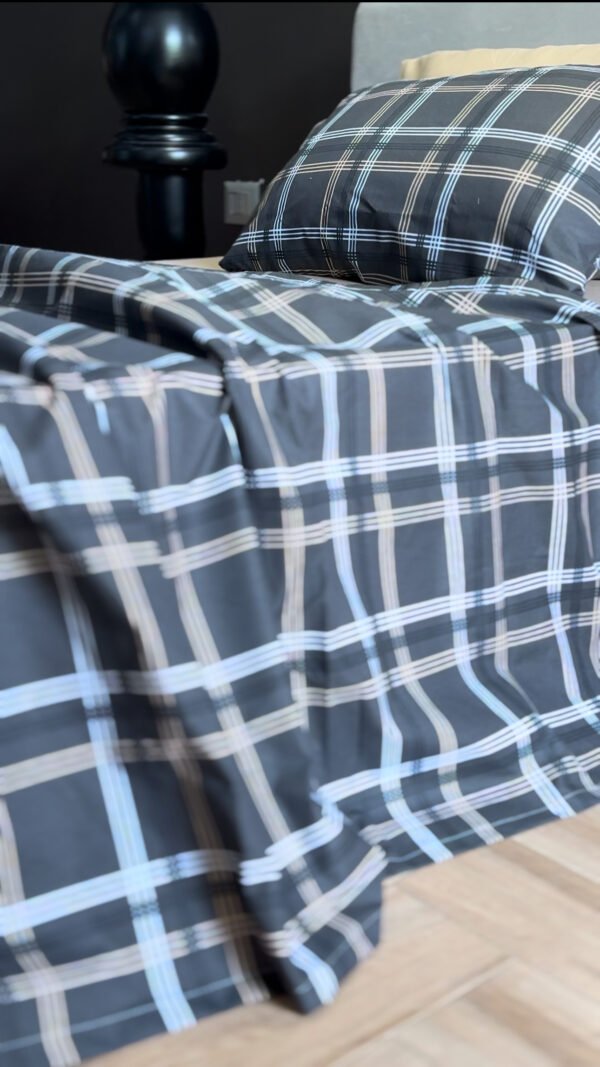 Parure de Lit Épure Nocturne – Carreaux Graphite Élégants
