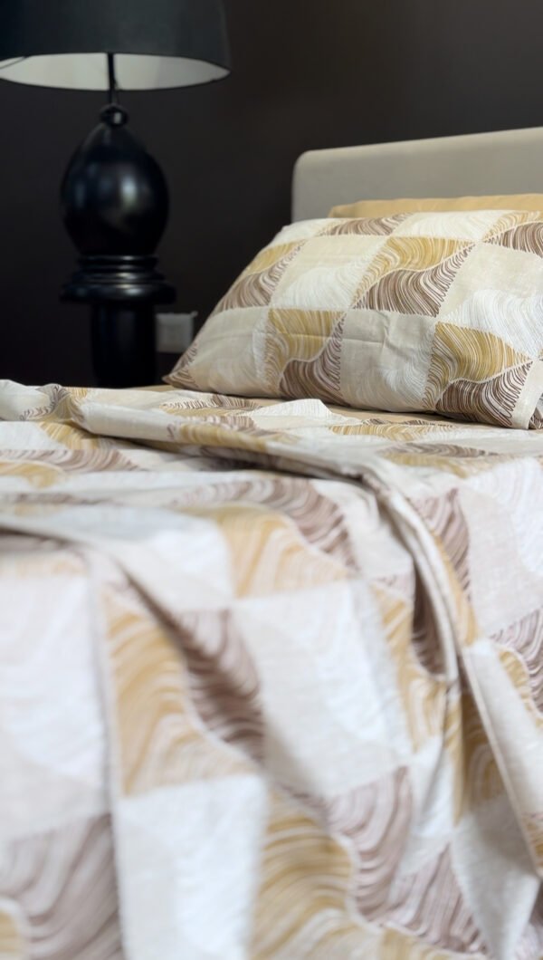 Parure de Lit Ondes Minérales – Beige Sable & Brun Taupe