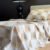 Parure de Lit Ondes Minérales – Beige Sable & Brun Taupe