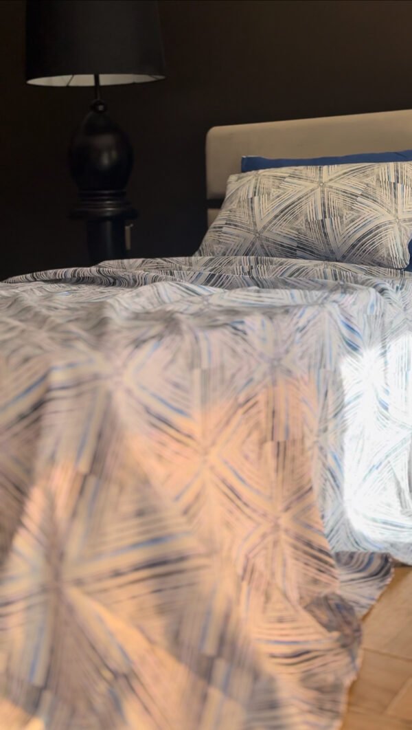 Parure de Lit Éclat Graphique – Bleu Glacial Urbain