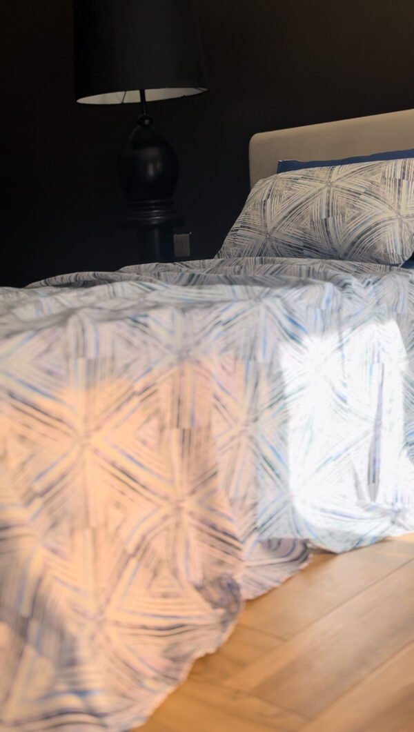 Parure de Lit Éclat Graphique – Bleu Glacial Urbain