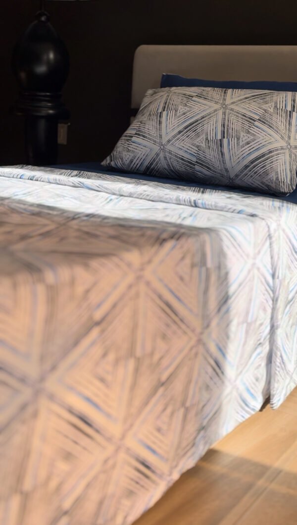 Parure de Lit Éclat Graphique – Bleu Glacial Urbain