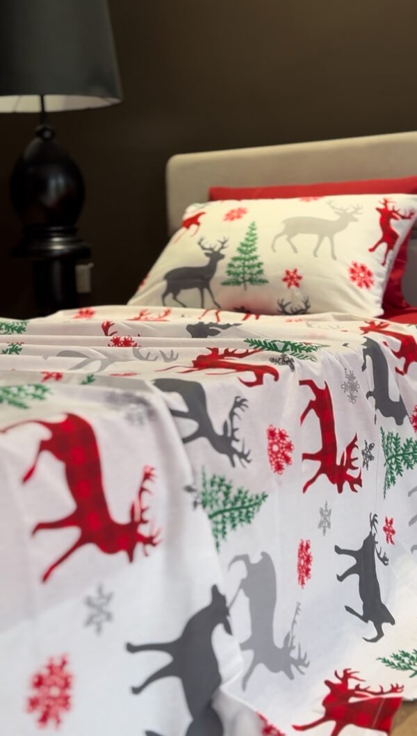 Parure de Lit Cerf Boréal –  Sapins d’Hiver