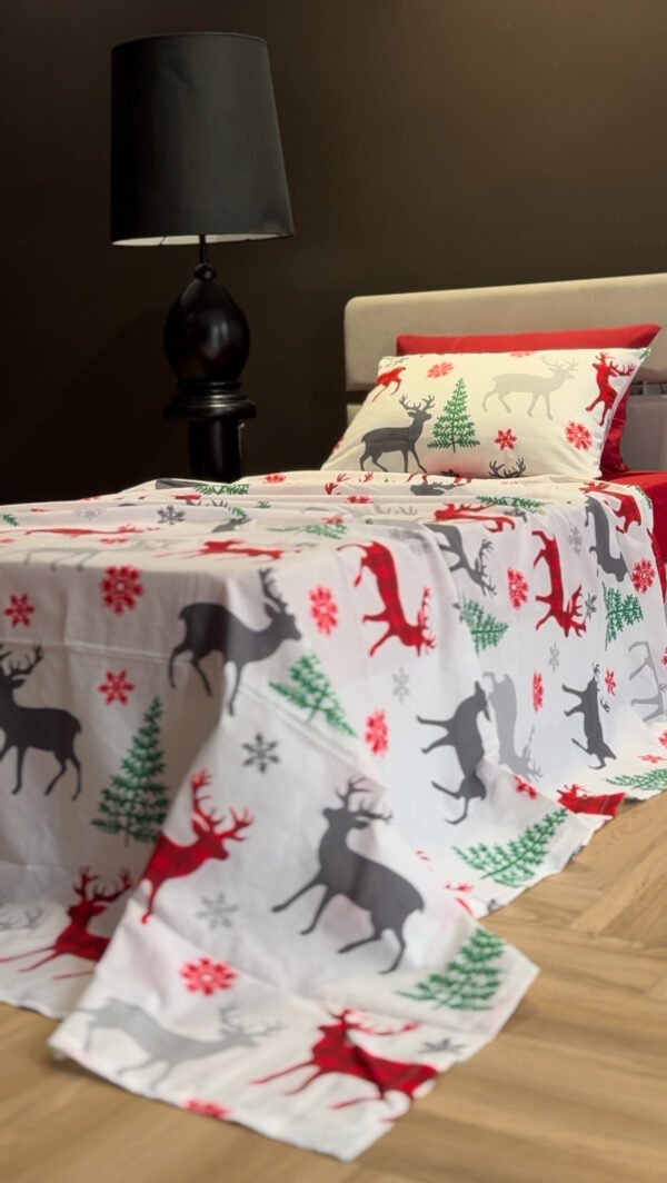 Parure de Lit Cerf Boréal –  Sapins d’Hiver