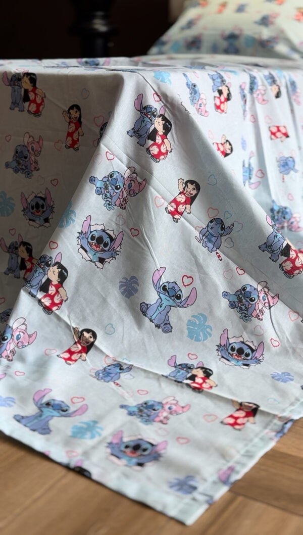 IMG_9021 Parure de Lit Lilo & Stitch – Tendresse Hawaïenne Bleue