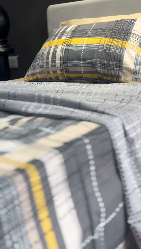 Parure de Lit Épure Graphique – Gris Soleil Urbain
