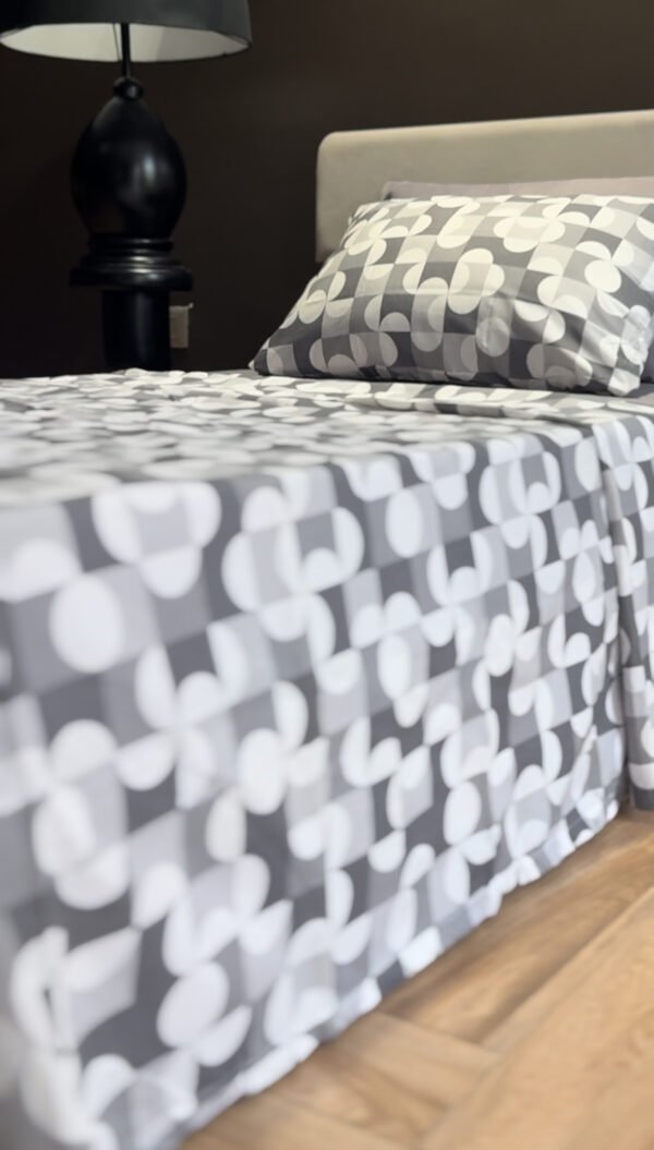 Parure de Lit Géométrie Urbaine – Gris Graphite & Perle
