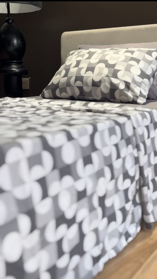 Parure de Lit Géométrie Urbaine – Gris Graphite & Perle