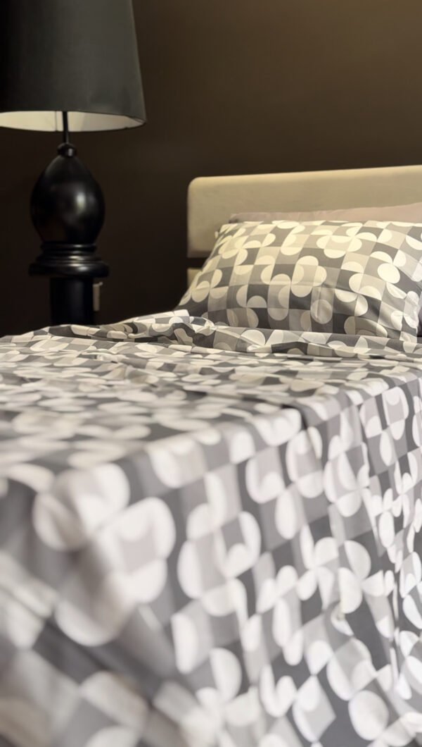 Parure de Lit Géométrie Urbaine – Gris Graphite & Perle