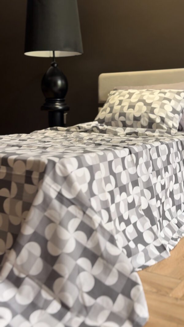 Parure de Lit Géométrie Urbaine – Gris Graphite & Perle