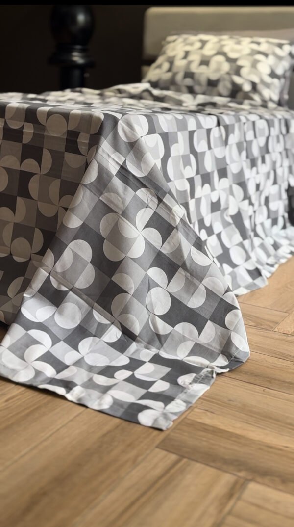 Parure de Lit Géométrie Urbaine – Gris Graphite & Perle