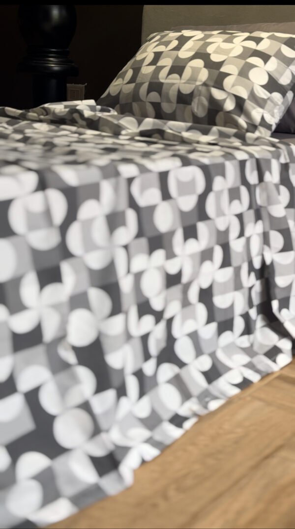 Parure de Lit Géométrie Urbaine – Gris Graphite & Perle