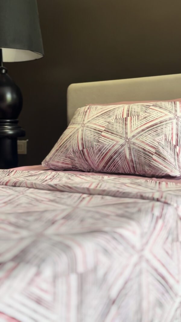 IMG_9205 Parure de Lit Lignes d’Harmonie – Mauve Urbain