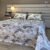 Parure de Lit Jardin de Brume – Feuillage Gris & Éclats Miel