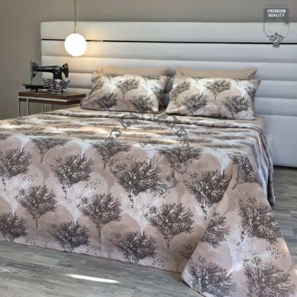 Parure de Lit Forêt d’Aube – Beige Sable & Ombres Brunes
