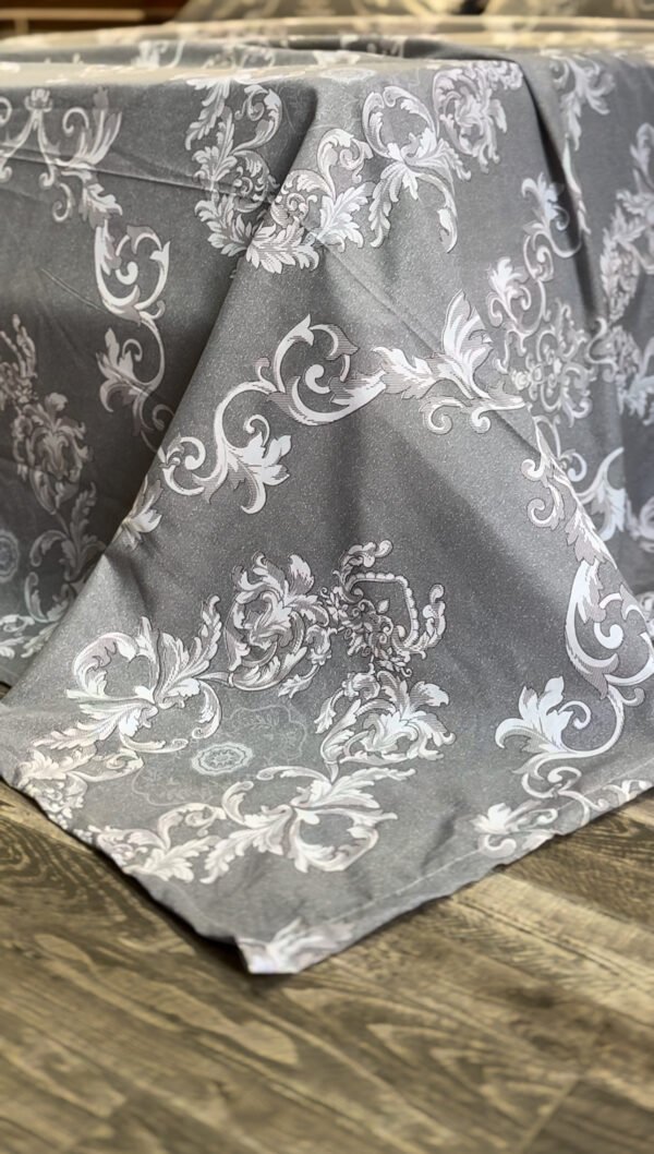 Parure de Lit Prestige Argenté – Gris & Motifs Baroques
