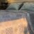 Parure de Lit Azulejos Élégants – Bleu Brume & Beige Sable