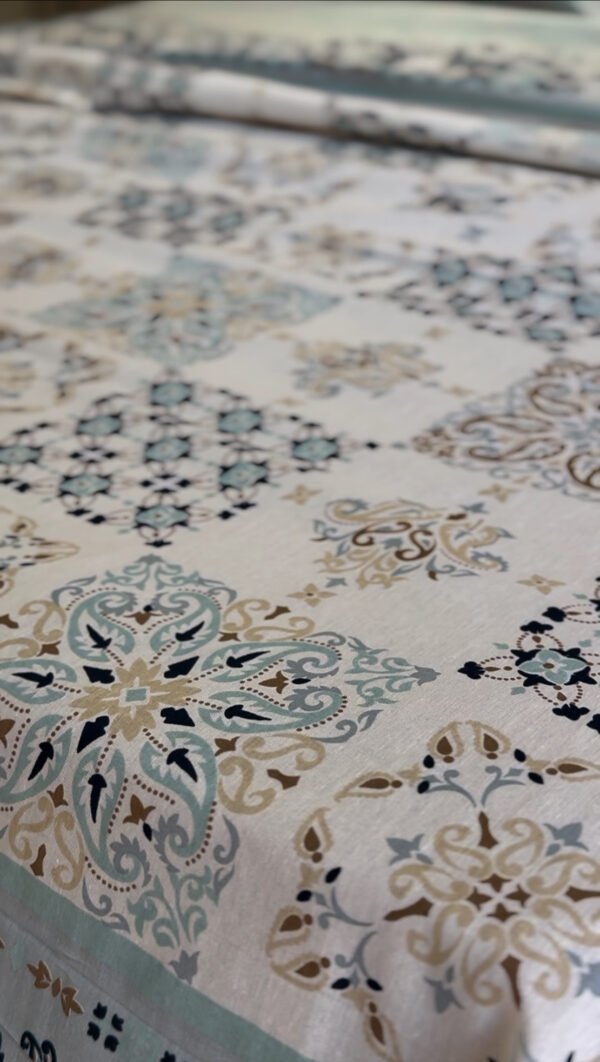 Parure de Lit Azulejos Élégants – Bleu Brume & Beige Sable