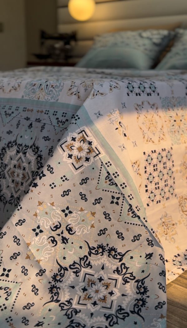 Parure de Lit Azulejos Élégants – Bleu Brume & Beige Sable