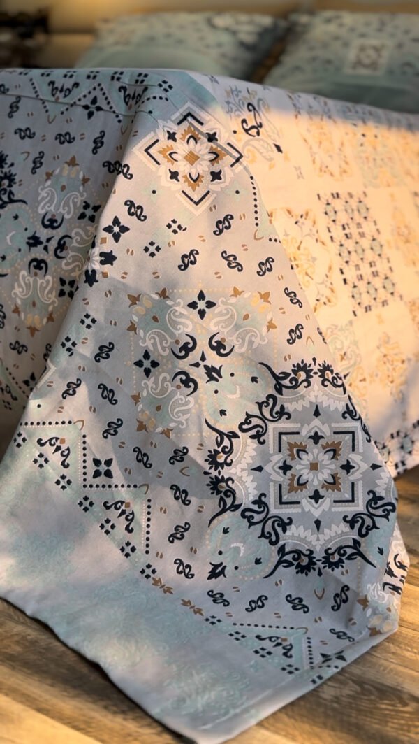 Parure de Lit Azulejos Élégants – Bleu Brume & Beige Sable