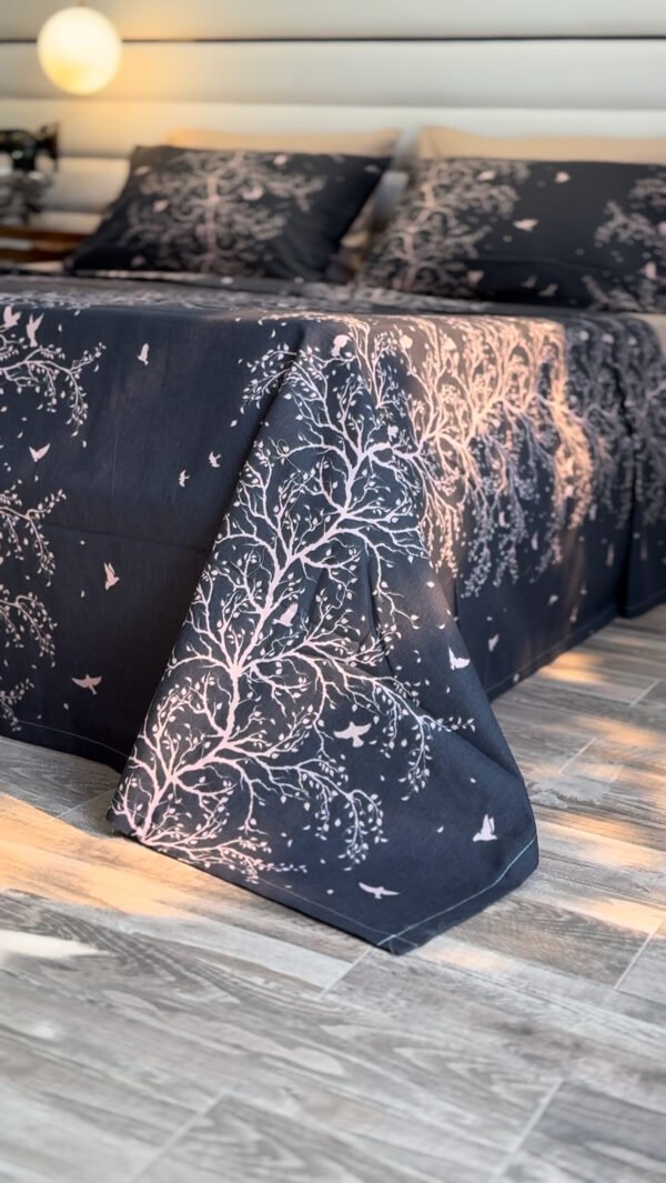 Parure de Lit Arbre Enchanté – Gris Nuit & Blanc Éclatant