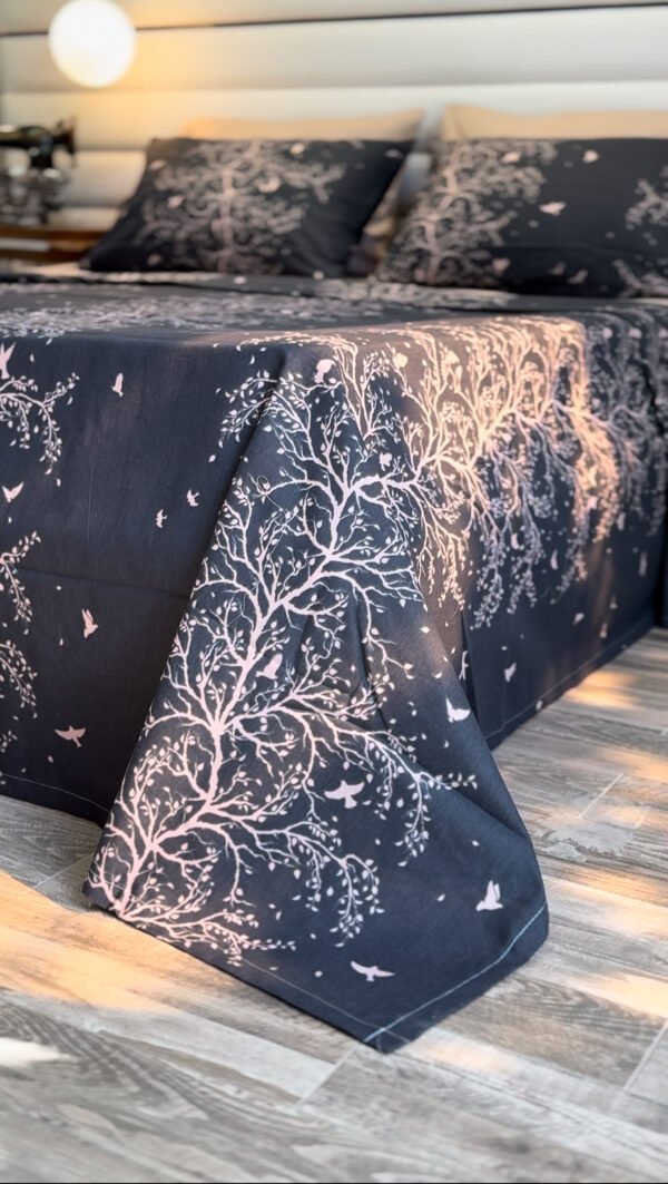 Parure de Lit Arbre Enchanté – Gris Nuit & Blanc Éclatant