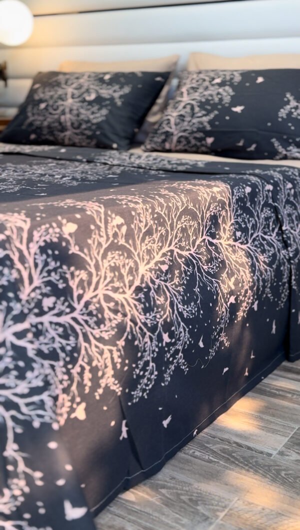 Parure de Lit Arbre Enchanté – Gris Nuit & Blanc Éclatant