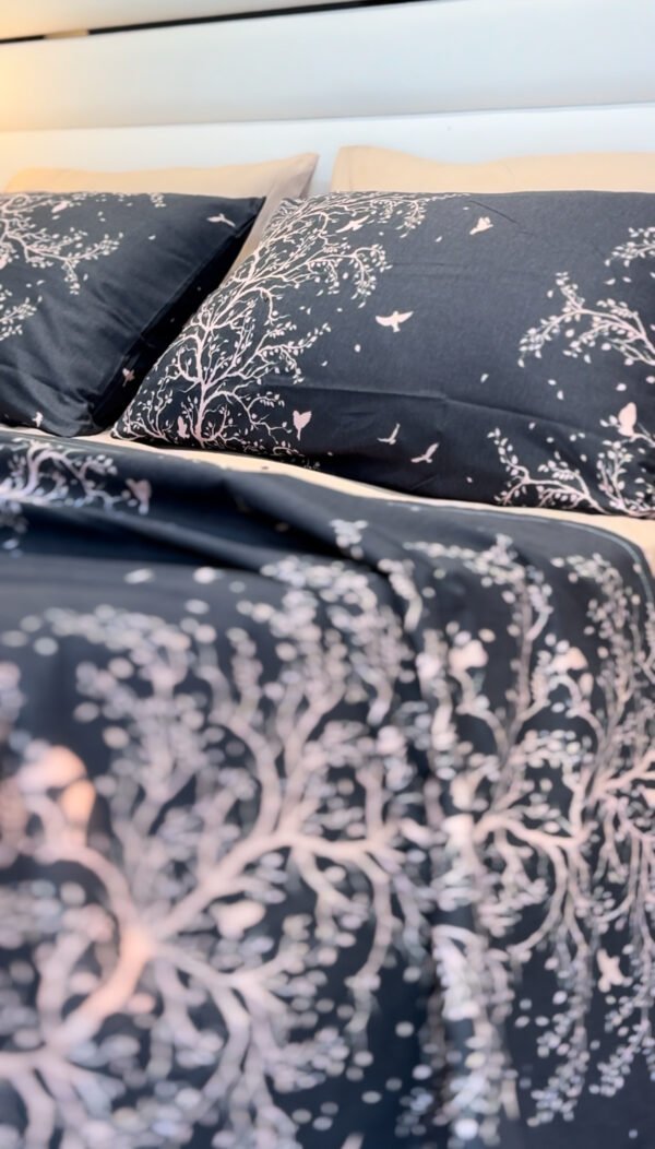 Parure de Lit Arbre Enchanté – Gris Nuit & Blanc Éclatant