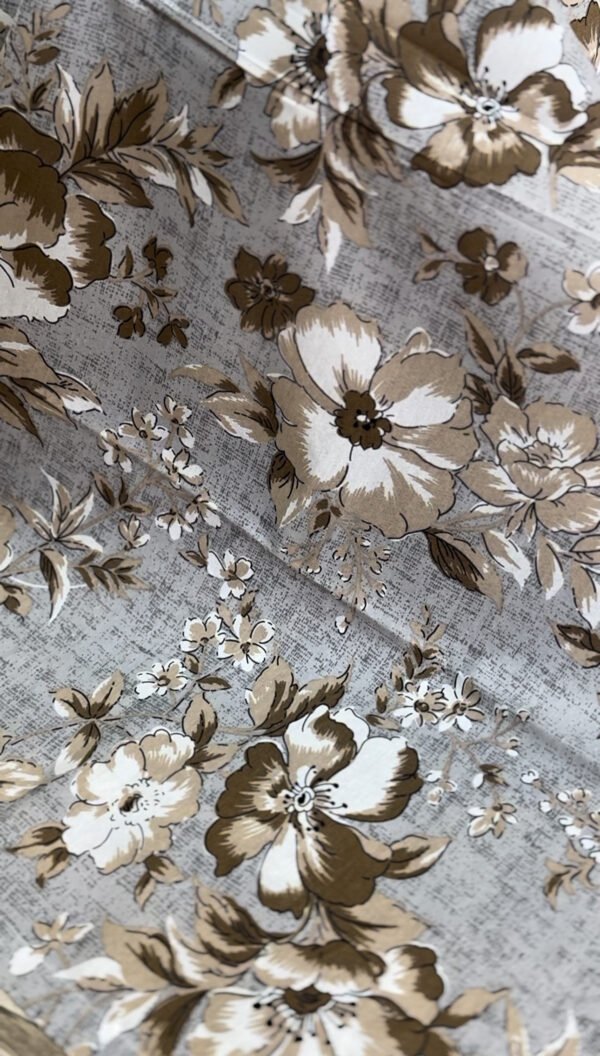 Parure de Lit Élégance Florale – Lin Gris et Fleurs Taupe