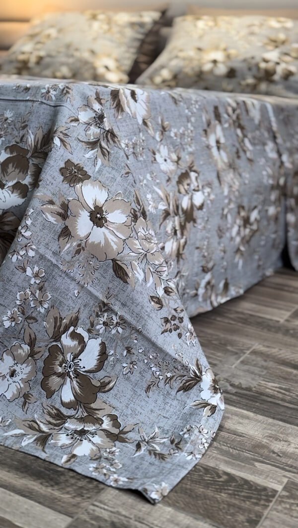 Parure de Lit Élégance Florale – Lin Gris et Fleurs Taupe