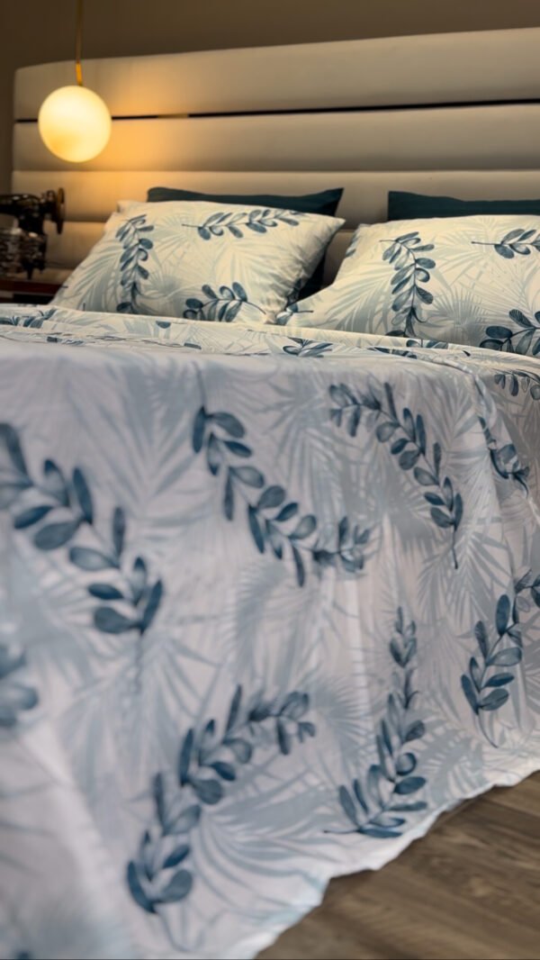 Parure de Lit Feuillage Bleu – Élégance Botanique Apaisante