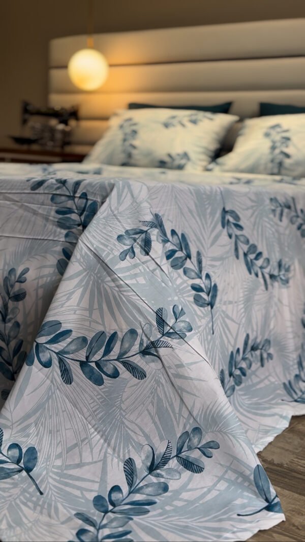 Parure de Lit Feuillage Bleu – Élégance Botanique Apaisante